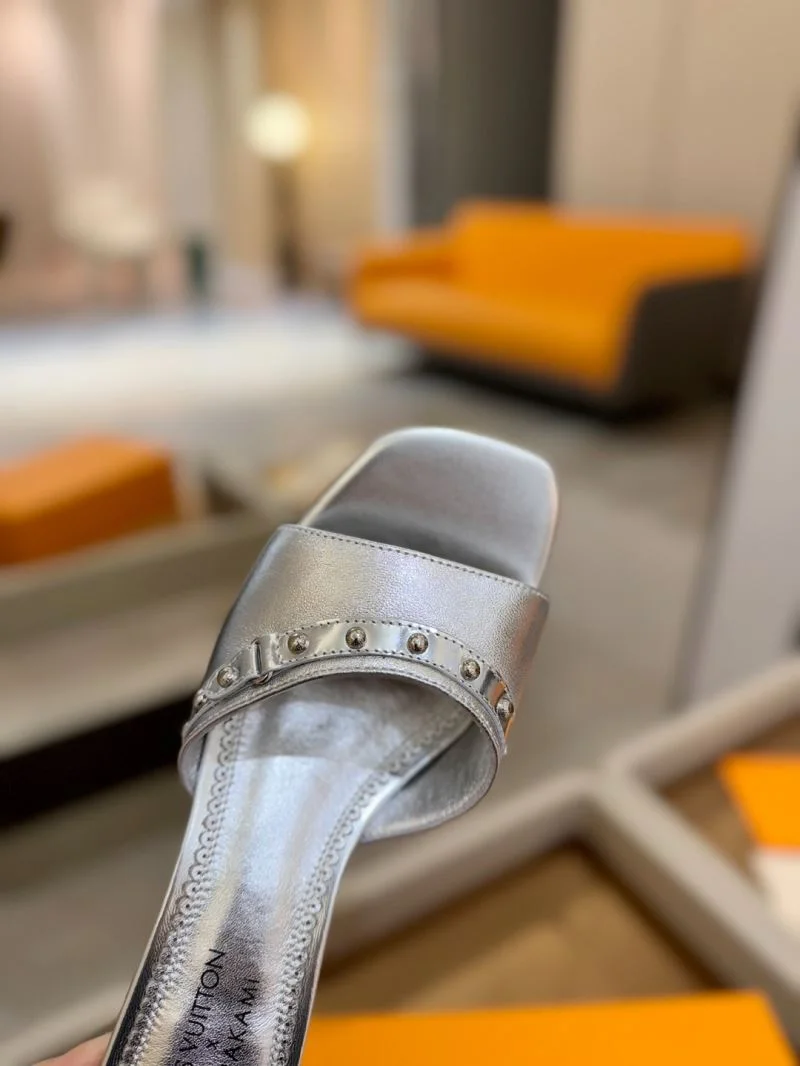 ModernLook Louis Vuitton Slippers 31795