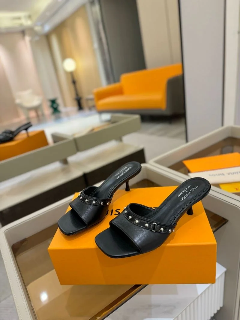 Trendsetting Louis Vuitton Slippers 31780