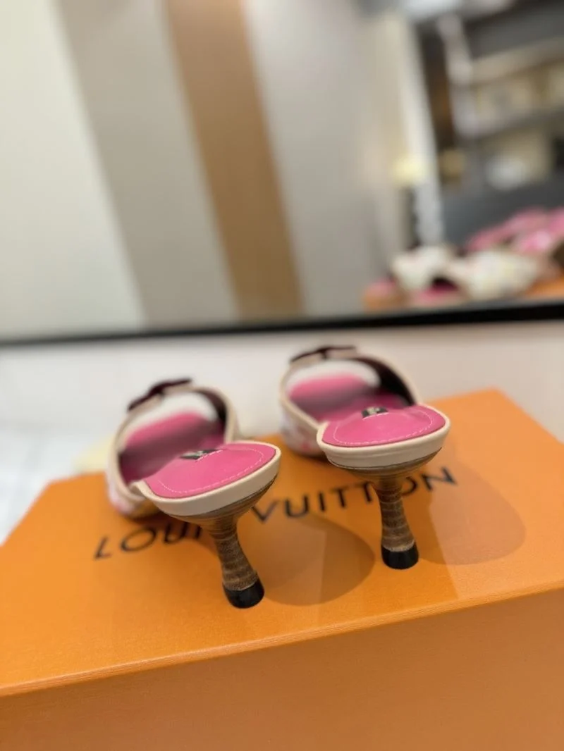 Lightweight Louis Vuitton Slippers 31757