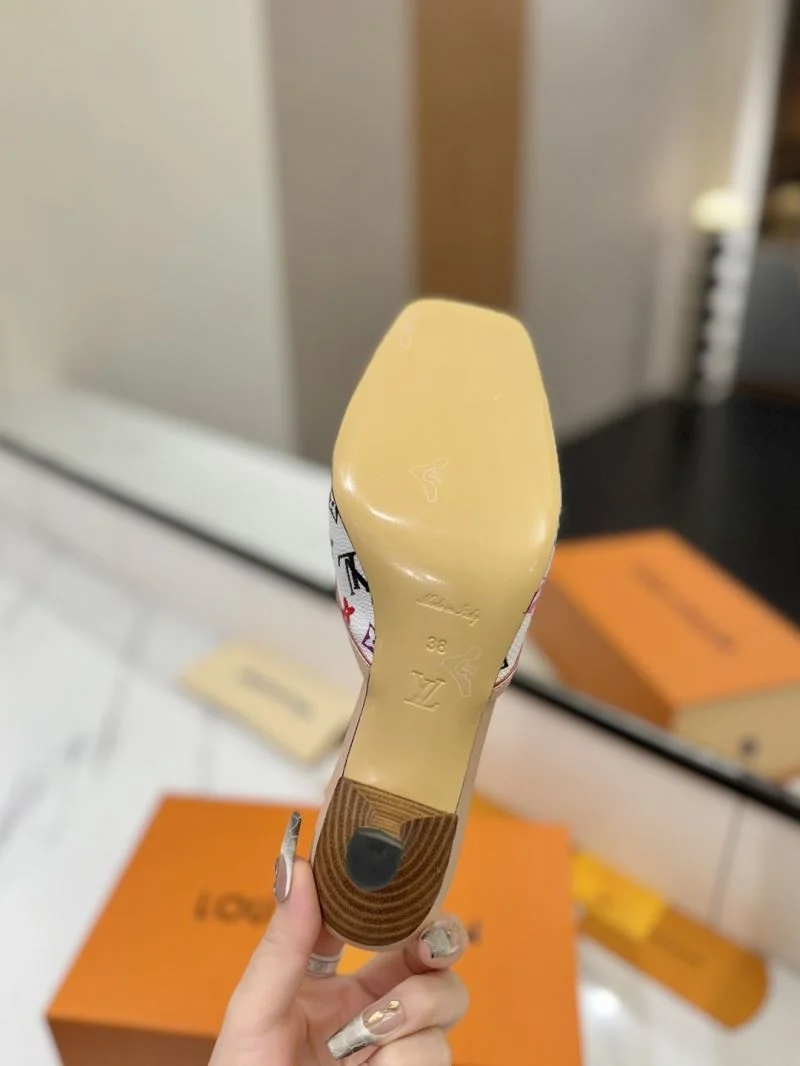 Lightweight Louis Vuitton Slippers 31757