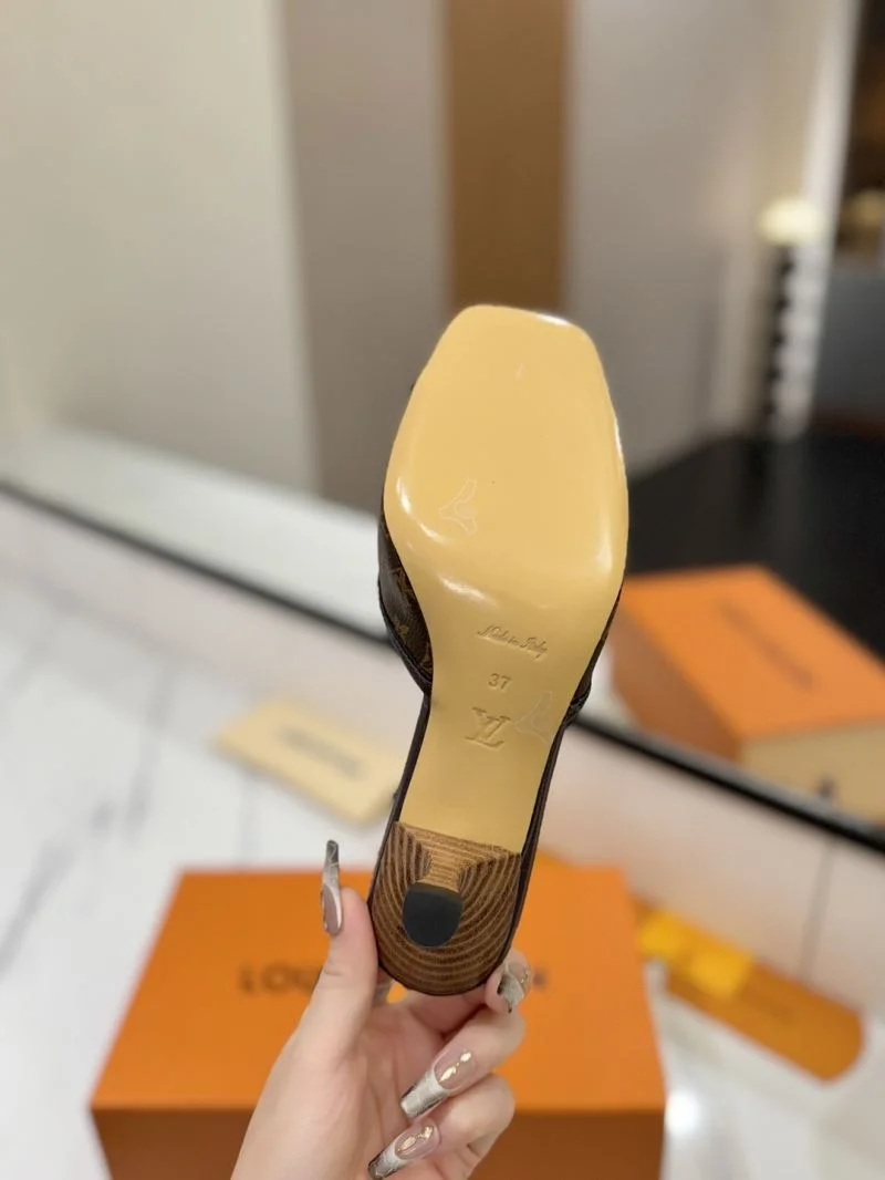 Louis Vuitton Slippers Unique 31744