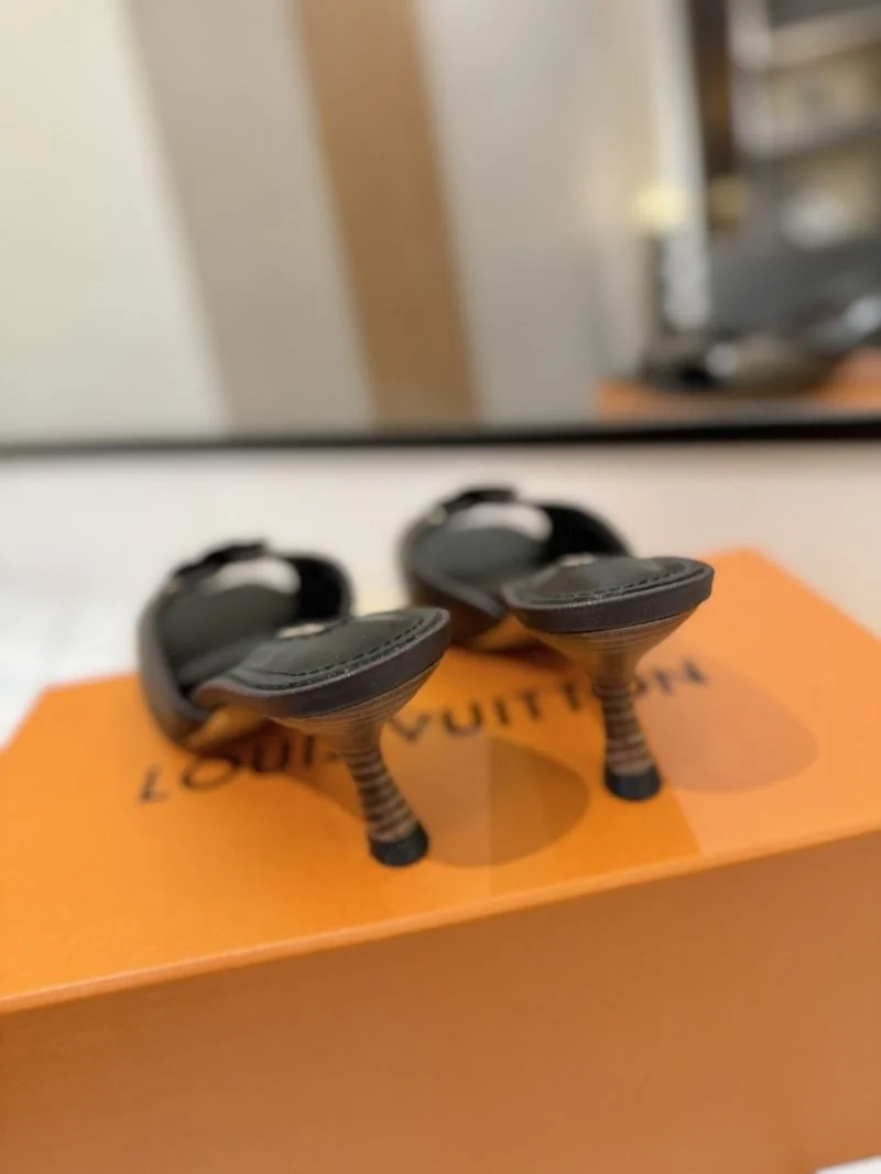 Louis Vuitton Slippers Unique 31744