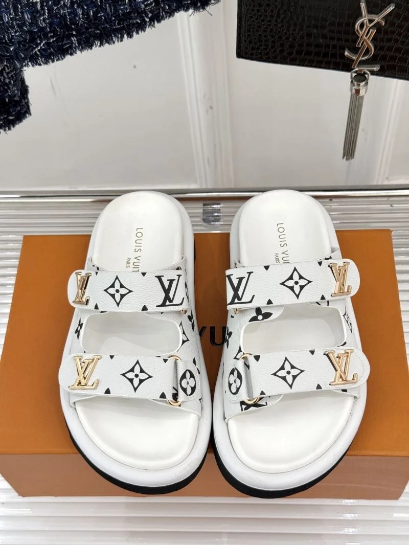 Flexible Louis Vuitton Slippers 31758