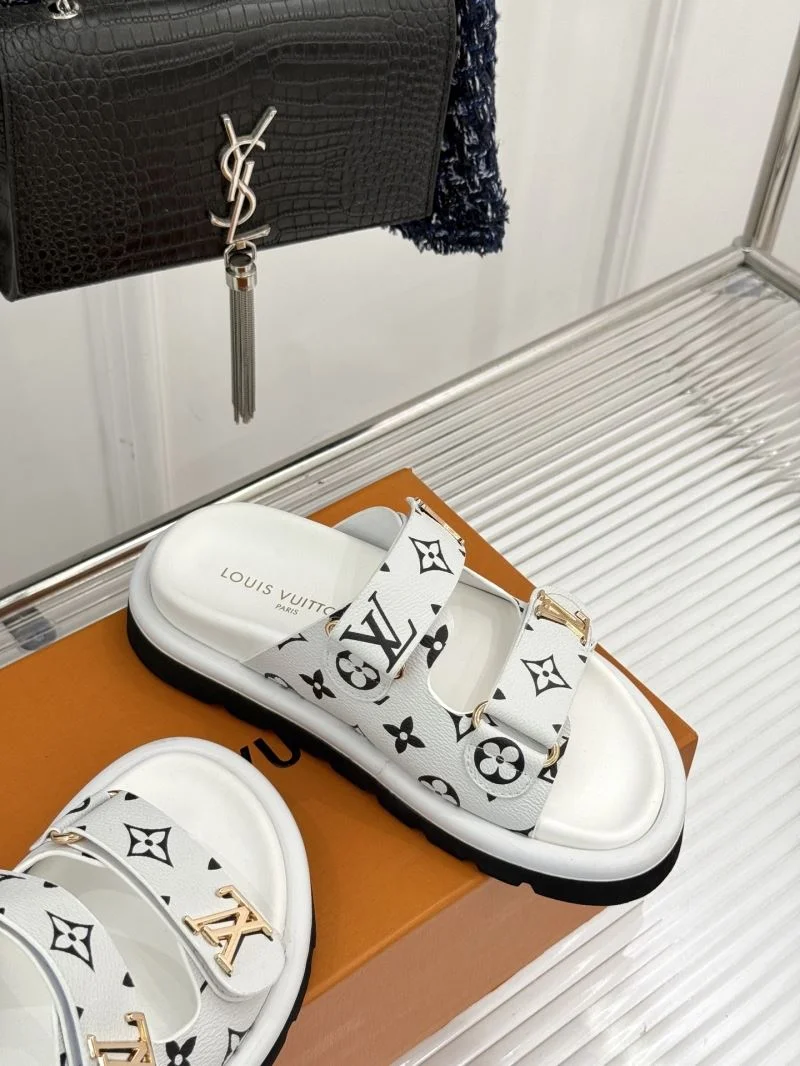 Flexible Louis Vuitton Slippers 31758