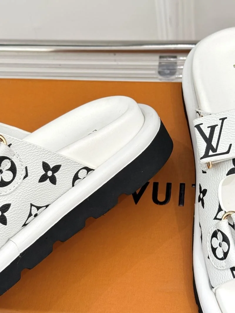 Flexible Louis Vuitton Slippers 31758