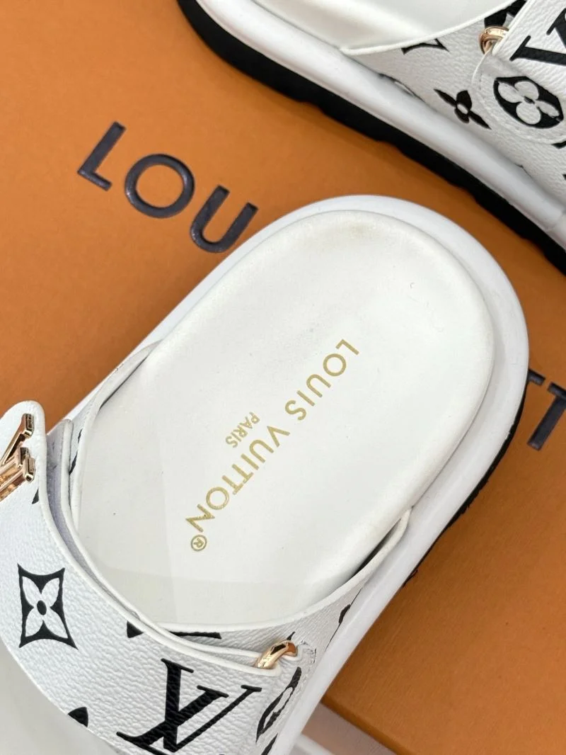 Flexible Louis Vuitton Slippers 31758