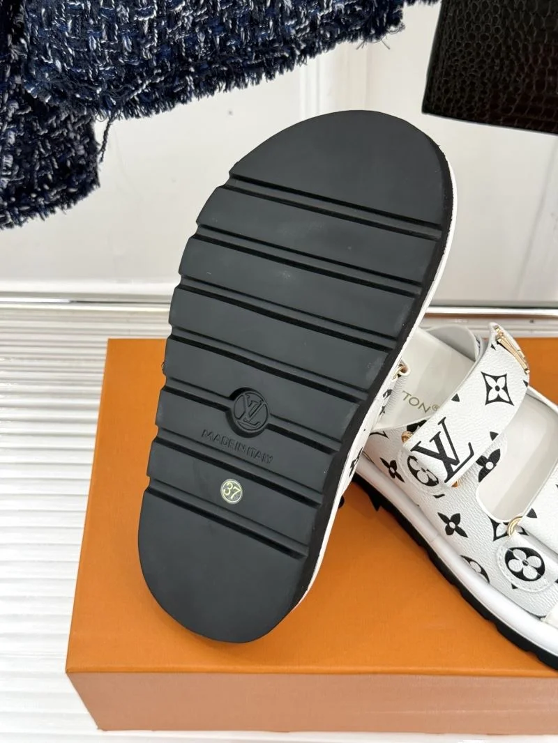 Flexible Louis Vuitton Slippers 31758