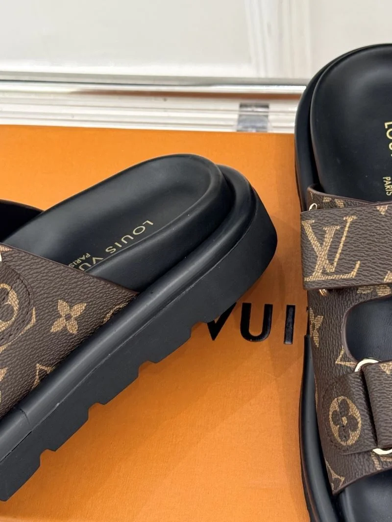 MultiPurpose Louis Vuitton Slippers 31747