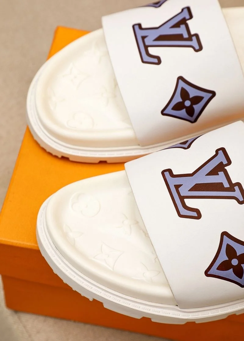Effortless Louis Vuitton Slippers 32682