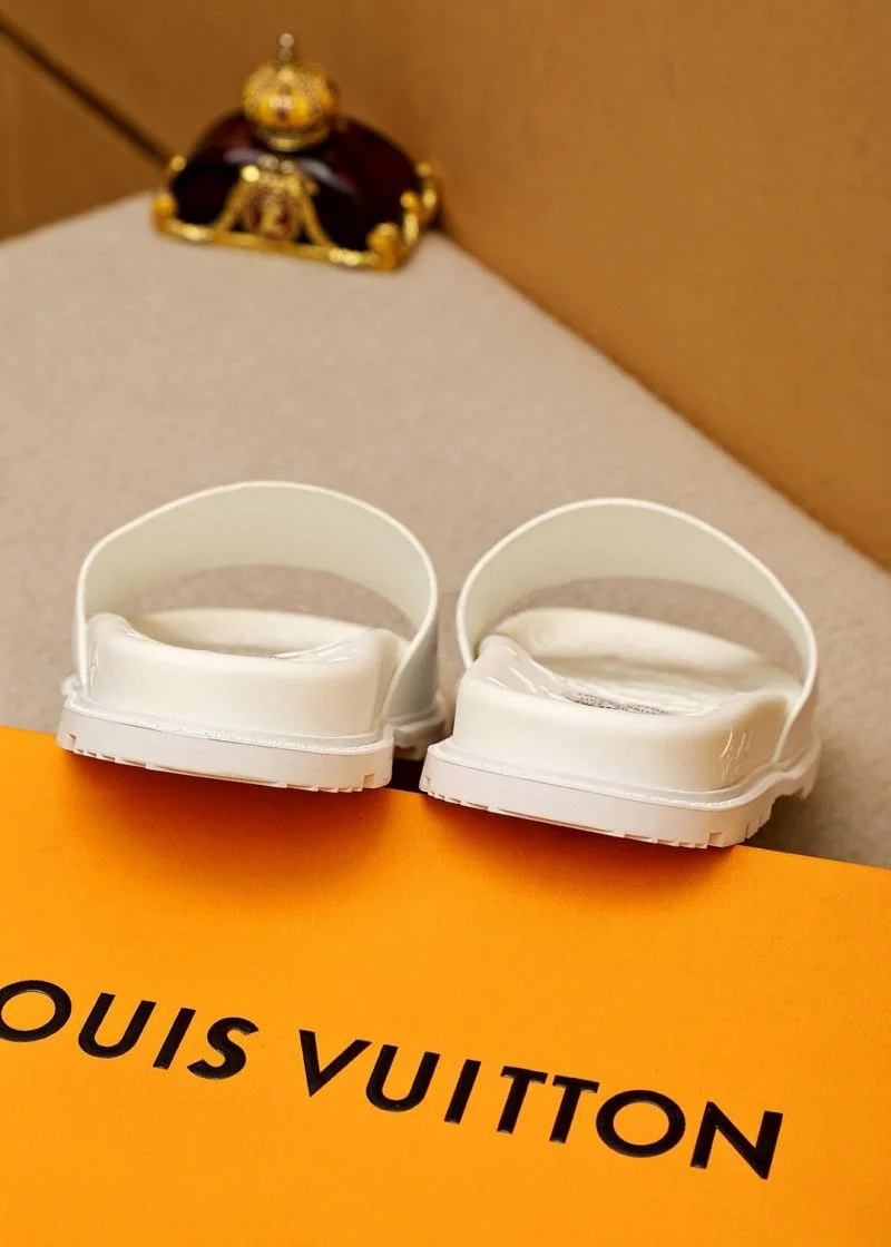 Effortless Louis Vuitton Slippers 32682
