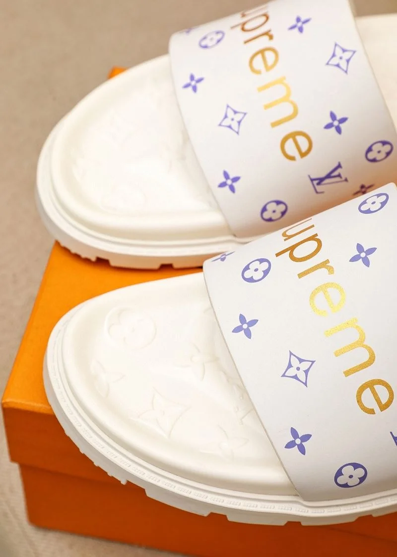 Flexible Louis Vuitton Slippers 32679