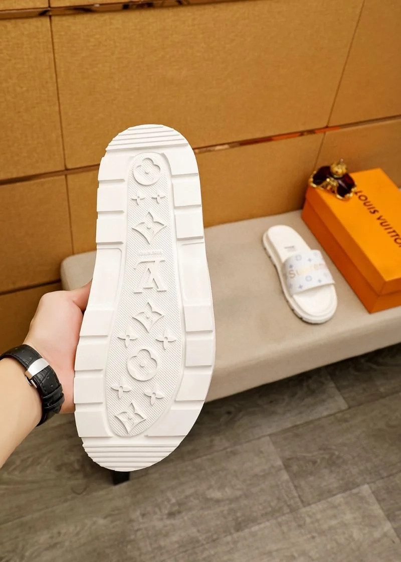 Flexible Louis Vuitton Slippers 32679