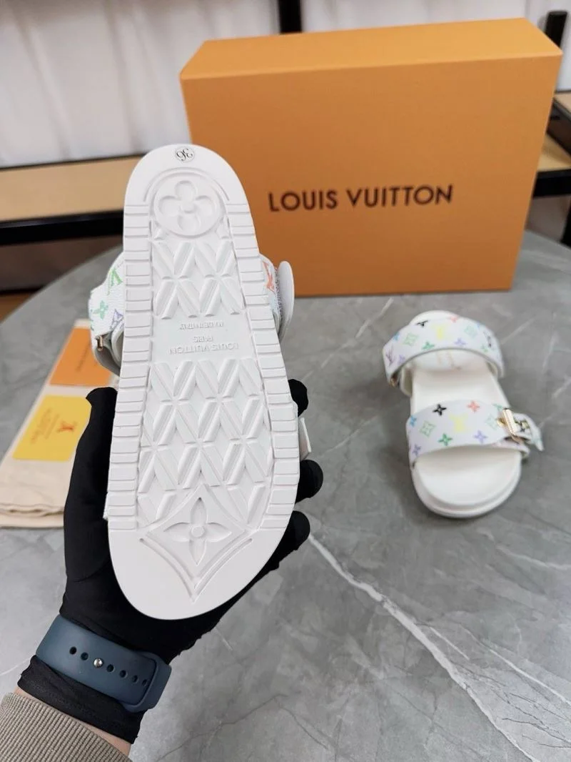 Louis Vuitton Slippers Unisex 32663