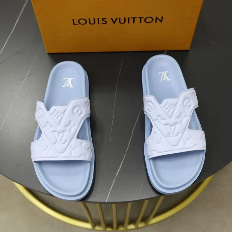 Chic Louis Vuitton Slippers 32654