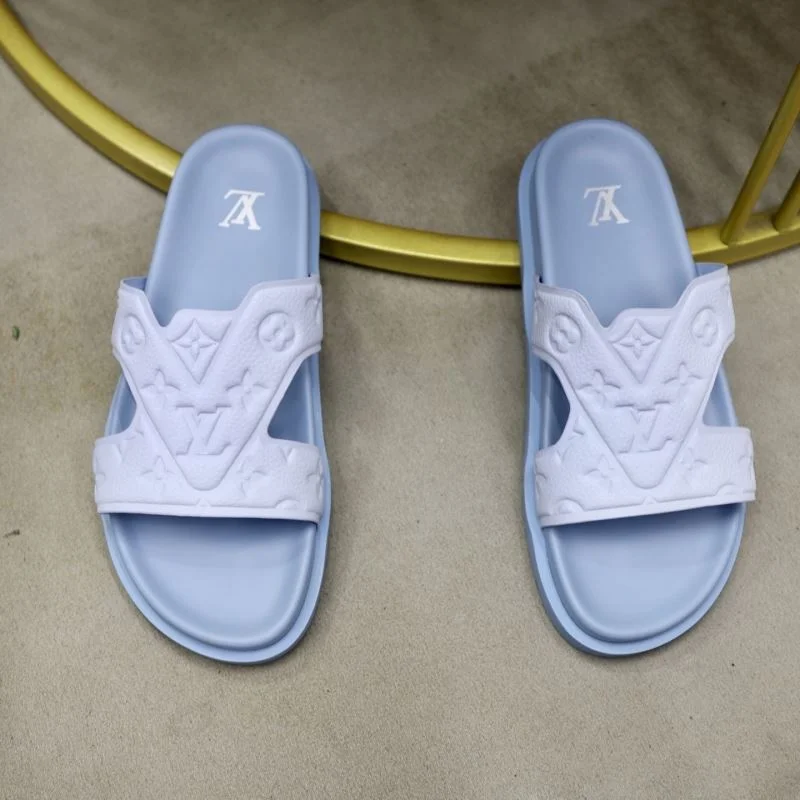 Chic Louis Vuitton Slippers 32654