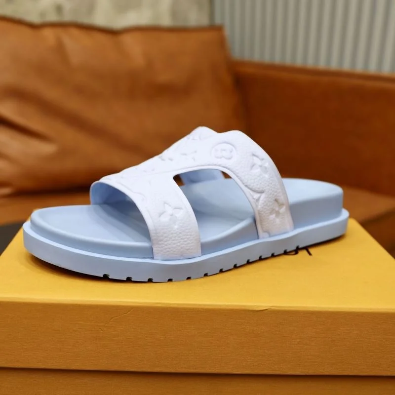 Chic Louis Vuitton Slippers 32654