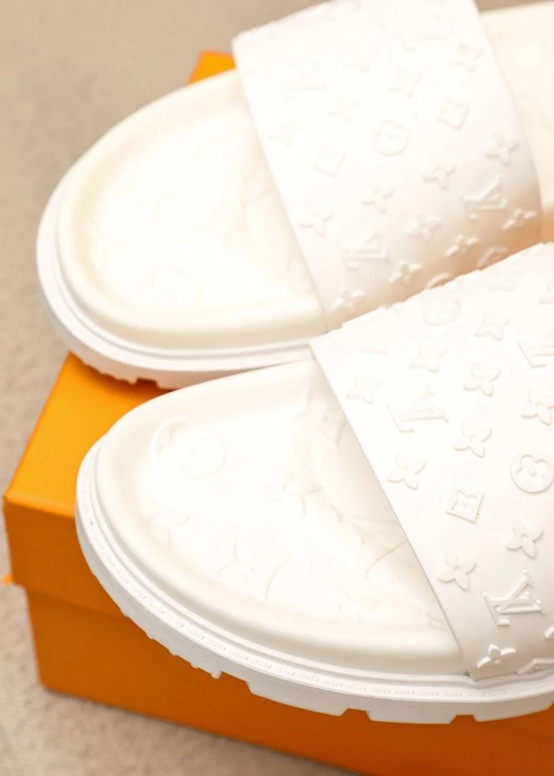 ZipUp Louis Vuitton Slippers 32649