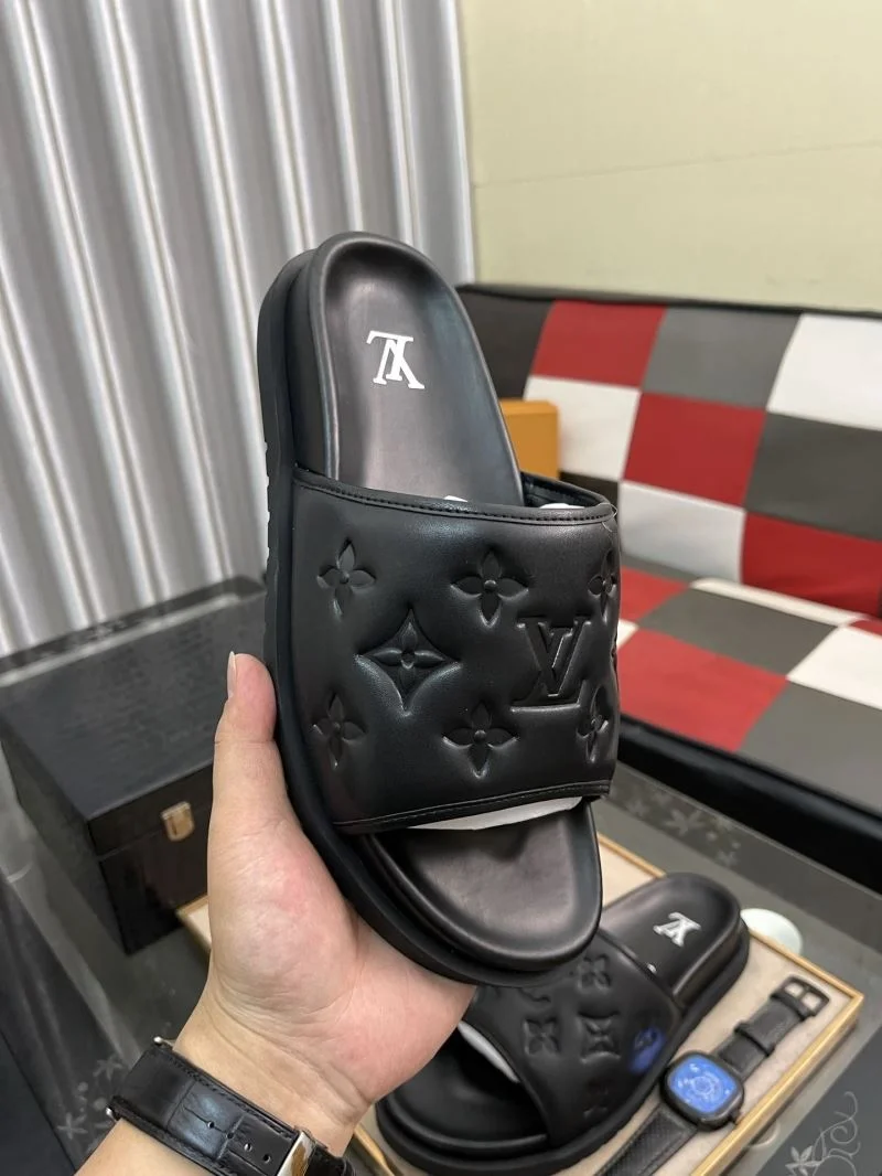 TechFriendly Louis Vuitton Slippers 32629