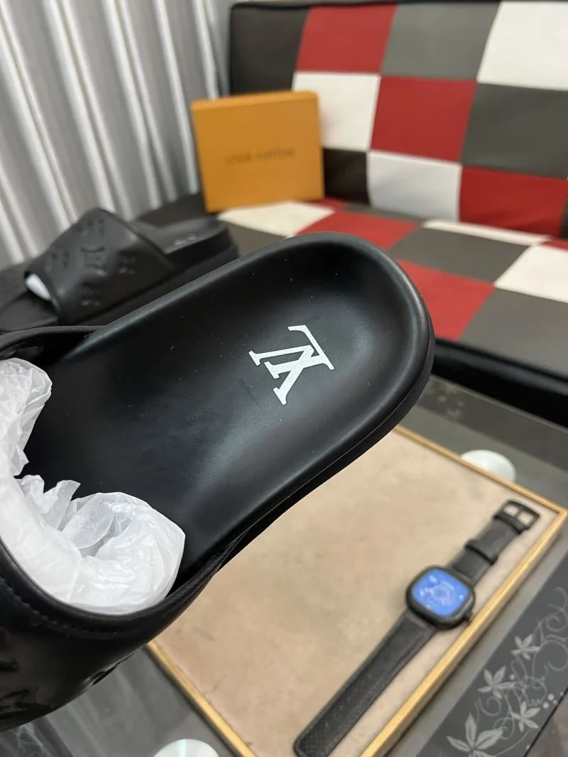TechFriendly Louis Vuitton Slippers 32629