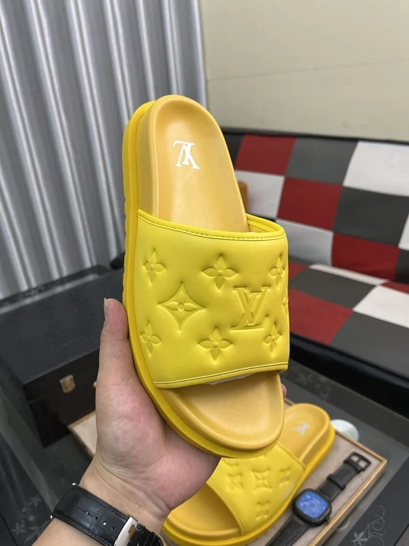 Functional Louis Vuitton Slippers 32621