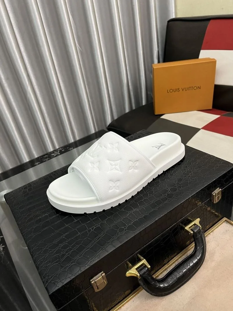 Lightweight Louis Vuitton Slippers 32619