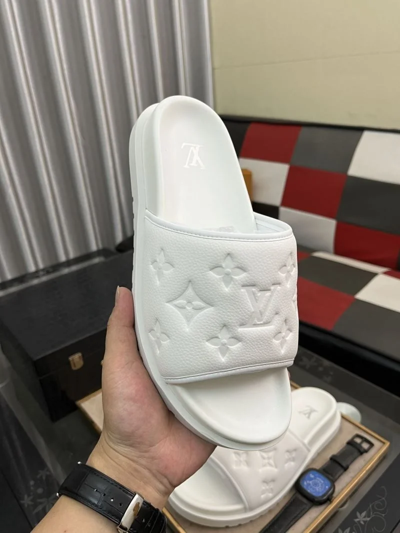 Lightweight Louis Vuitton Slippers 32619