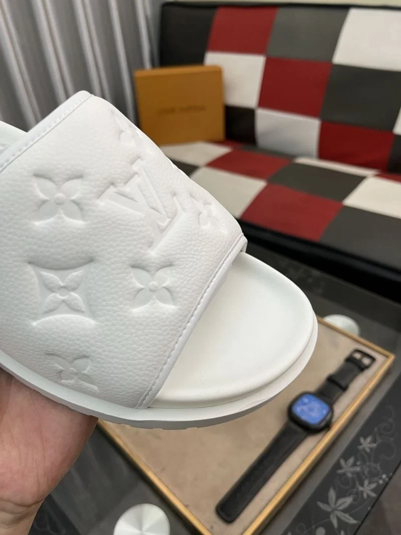 Lightweight Louis Vuitton Slippers 32619