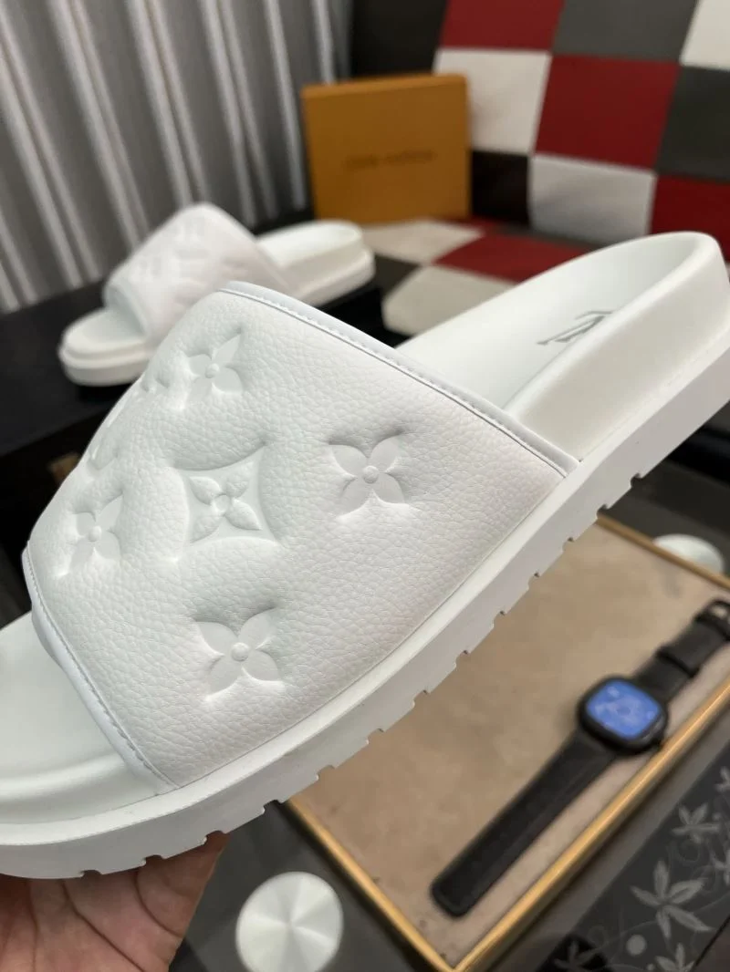 Lightweight Louis Vuitton Slippers 32619