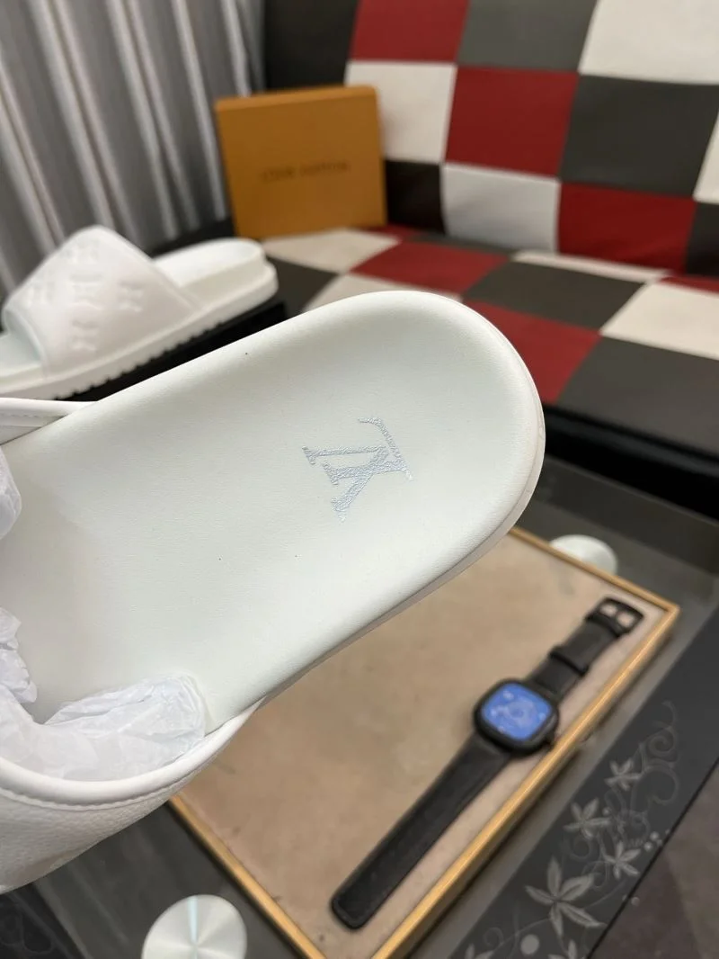 Lightweight Louis Vuitton Slippers 32619