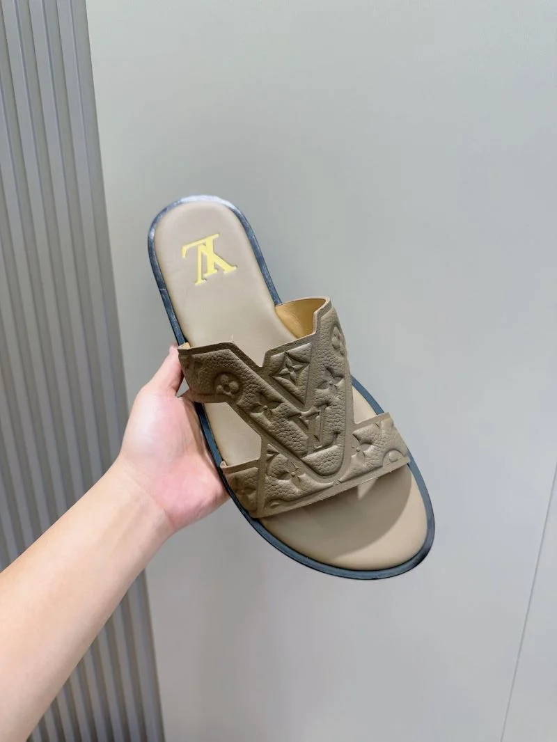 Chic Louis Vuitton Slippers 32606