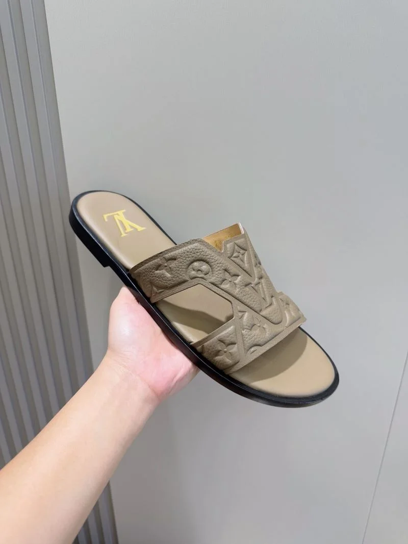 Chic Louis Vuitton Slippers 32606
