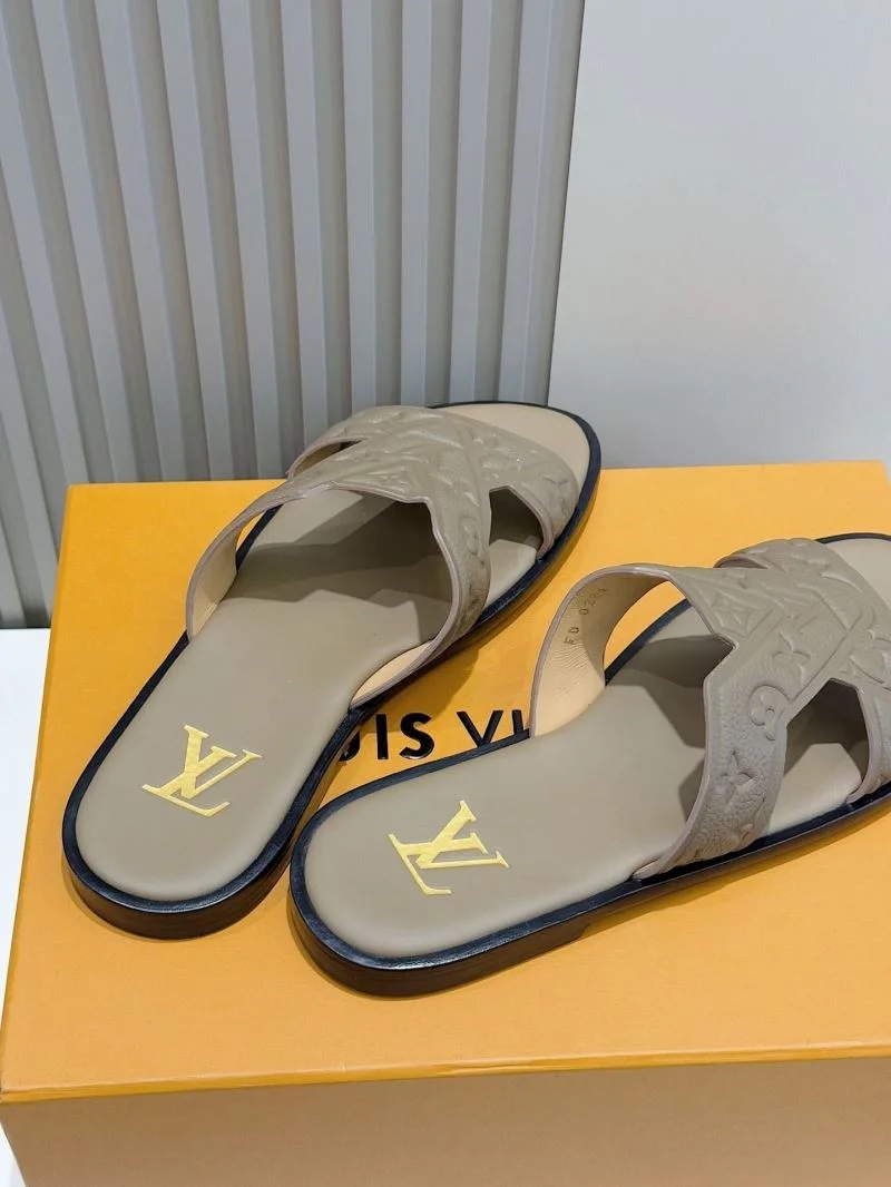 Chic Louis Vuitton Slippers 32606