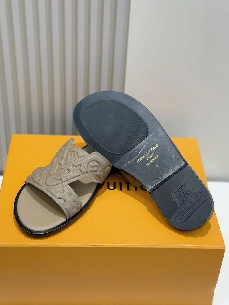 Chic Louis Vuitton Slippers 32606