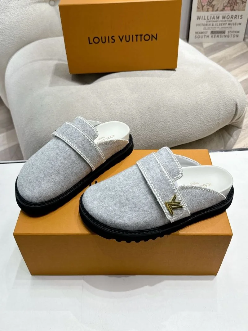 UrbanChic Louis Vuitton Slippers 33309