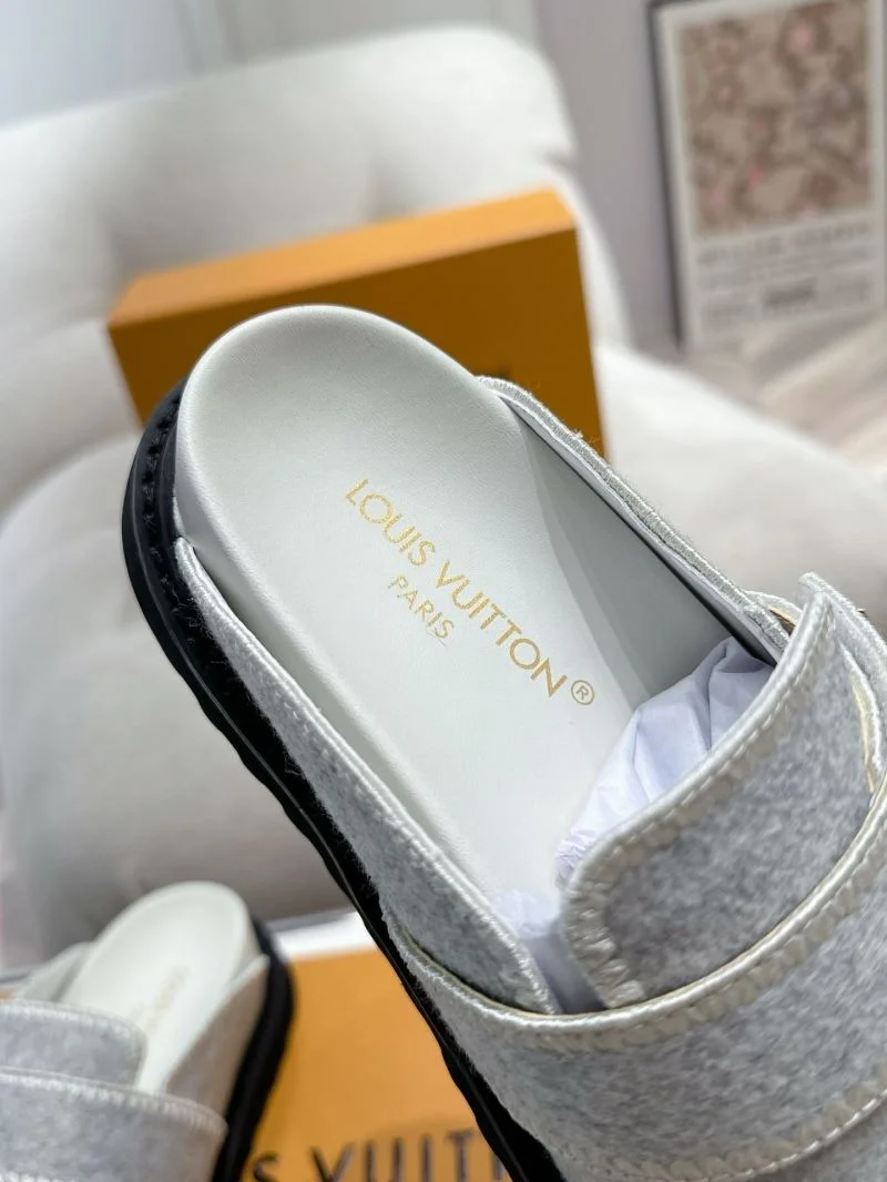 UrbanChic Louis Vuitton Slippers 33309