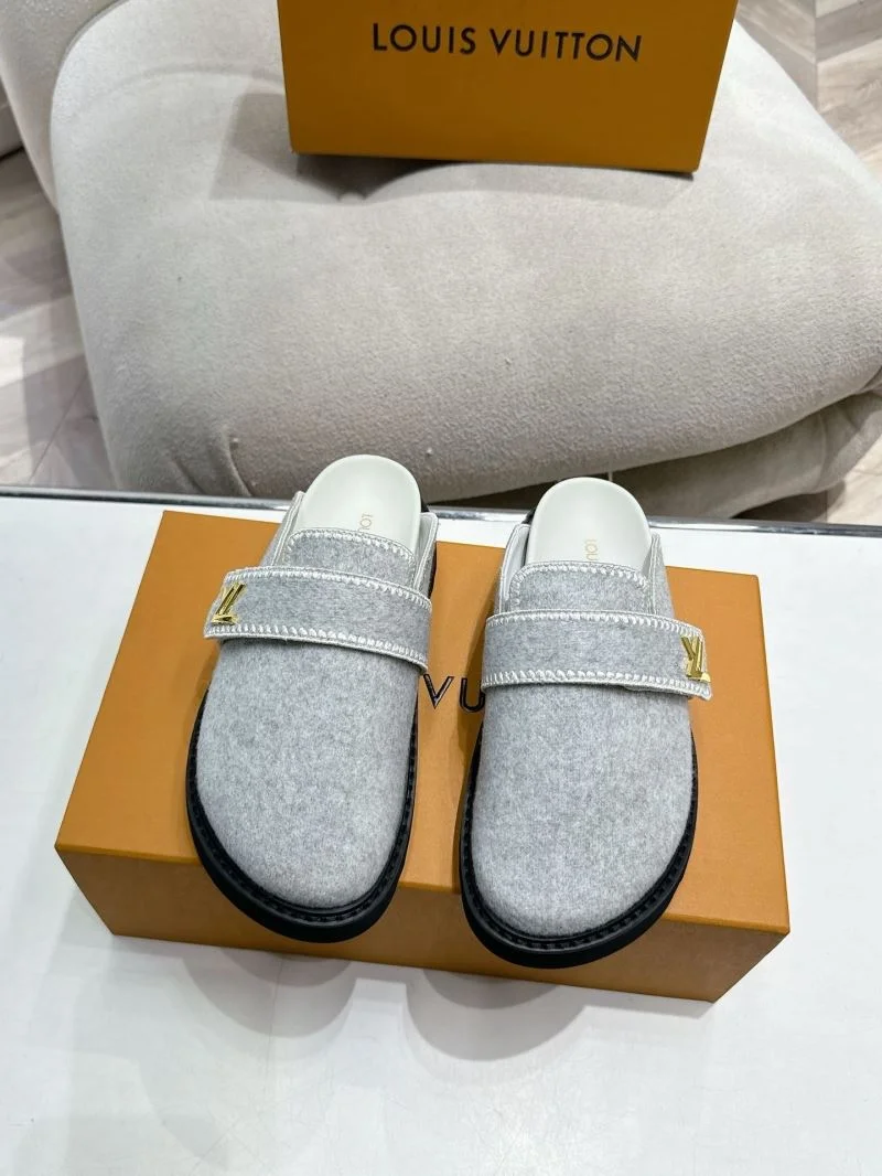 UrbanChic Louis Vuitton Slippers 33309