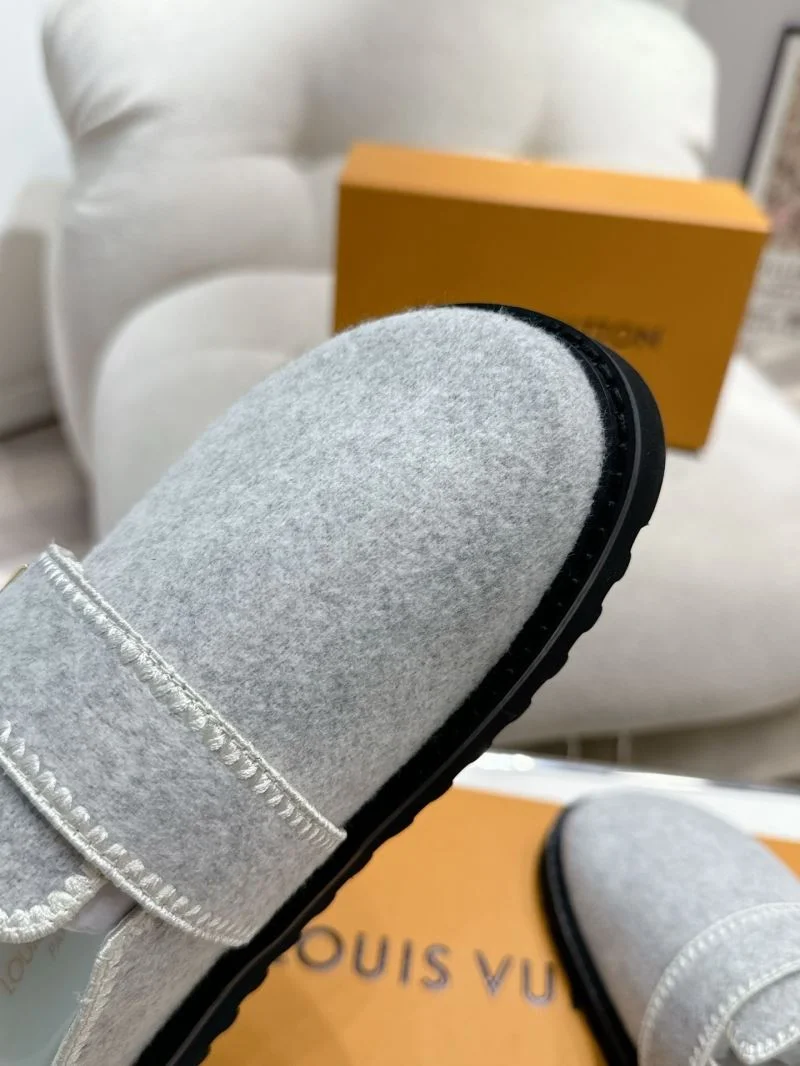 UrbanChic Louis Vuitton Slippers 33309
