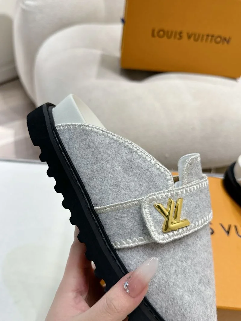 UrbanChic Louis Vuitton Slippers 33309