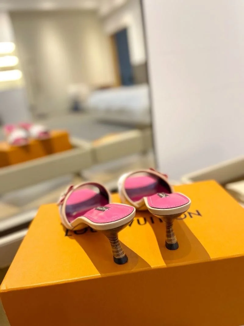 Refined Louis Vuitton Slippers 33278