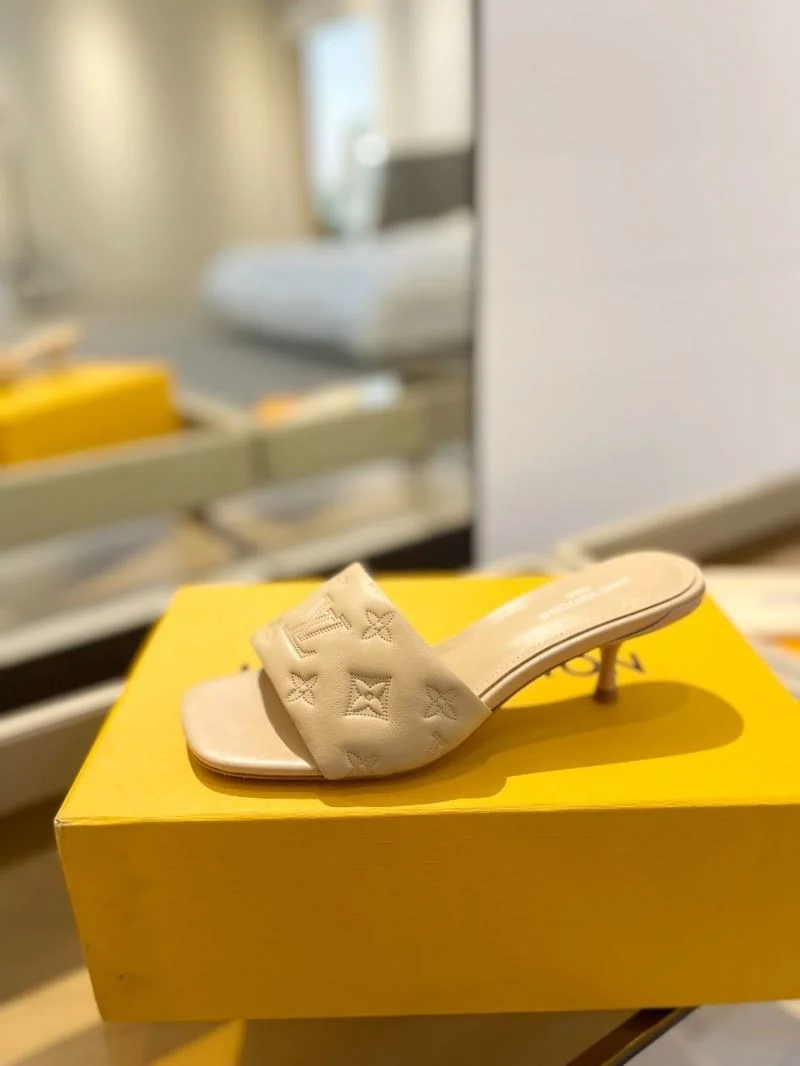 Lightweight Louis Vuitton Slippers 33275
