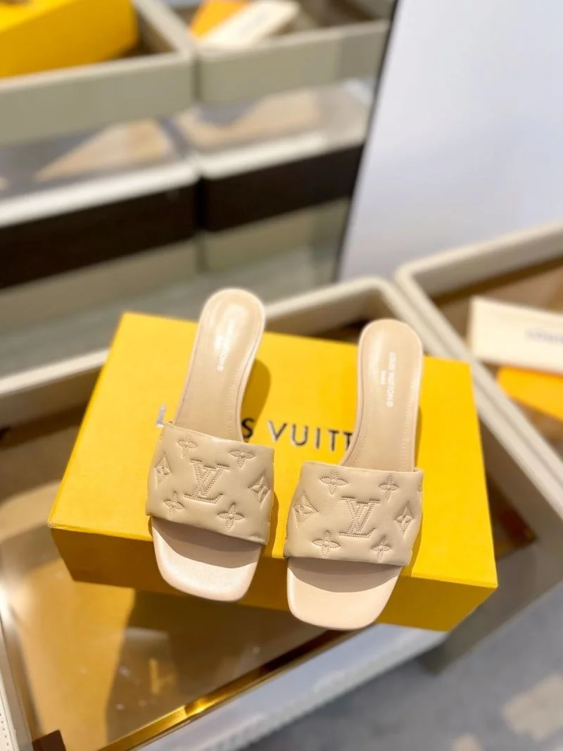 Lightweight Louis Vuitton Slippers 33275