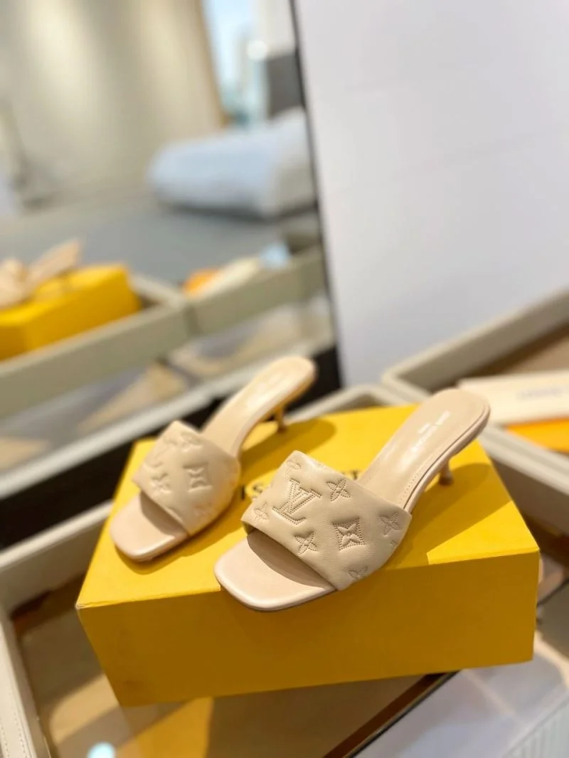 Lightweight Louis Vuitton Slippers 33275