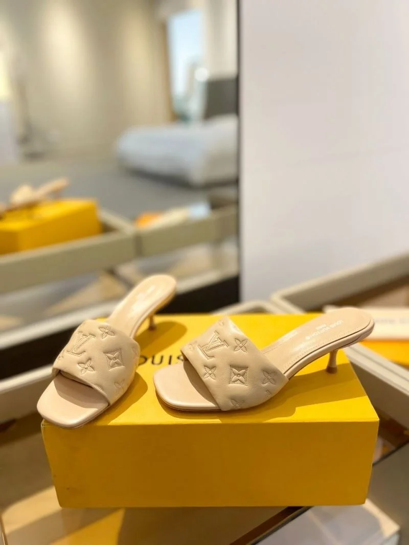 Lightweight Louis Vuitton Slippers 33275