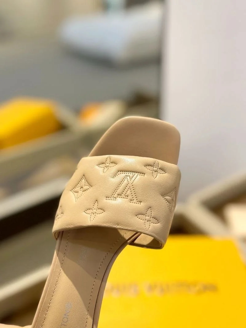 Lightweight Louis Vuitton Slippers 33275