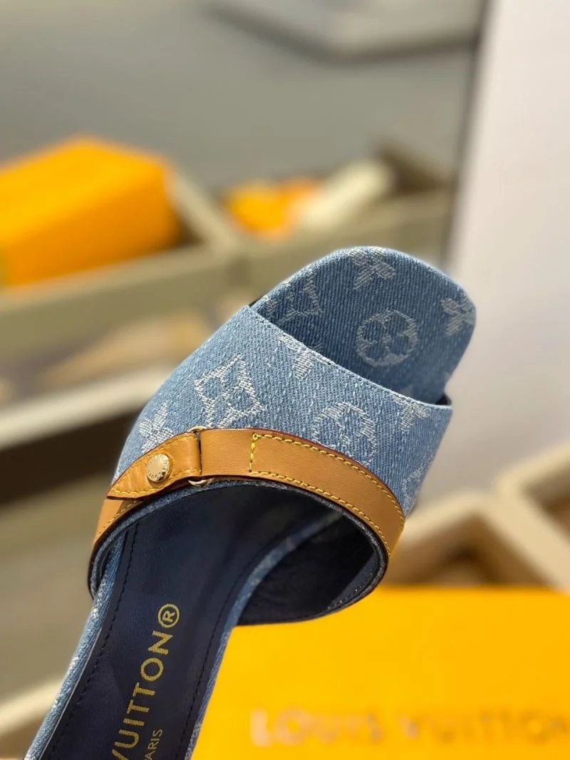 Cozy Louis Vuitton Slippers 33269