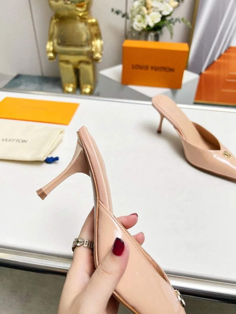 Minimalist Louis Vuitton Slippers 33268