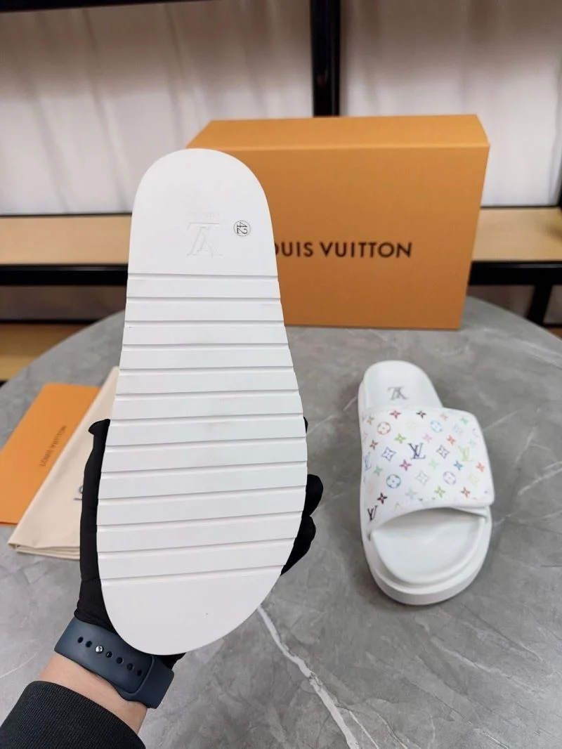 Bright Louis Vuitton Slippers 31149