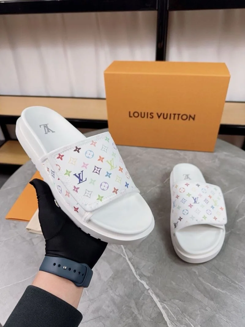 Bright Louis Vuitton Slippers 31149