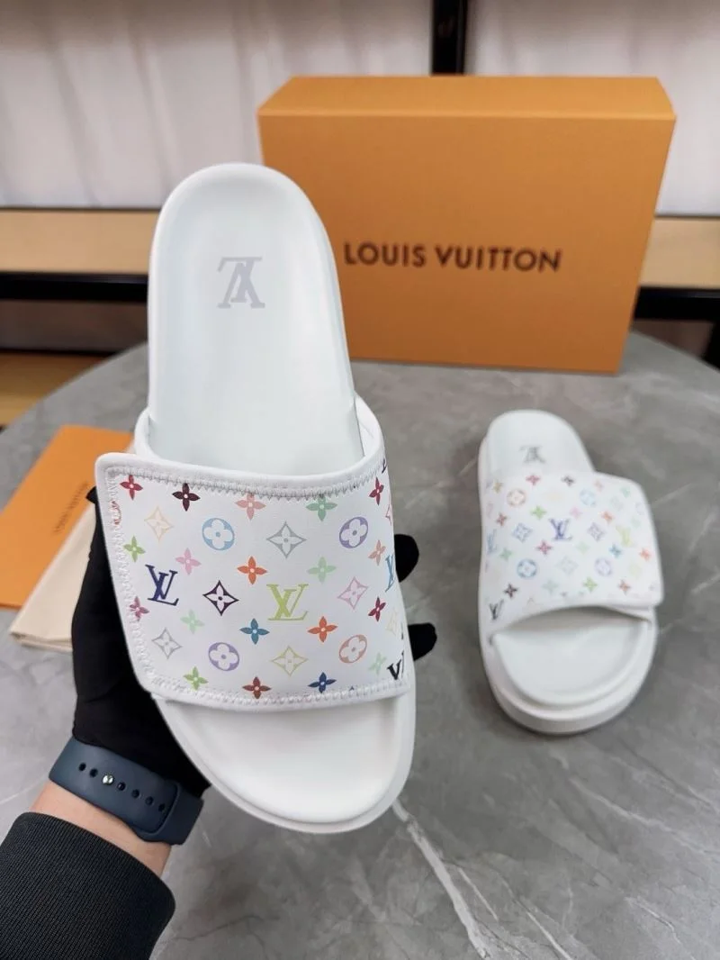 Bright Louis Vuitton Slippers 31149
