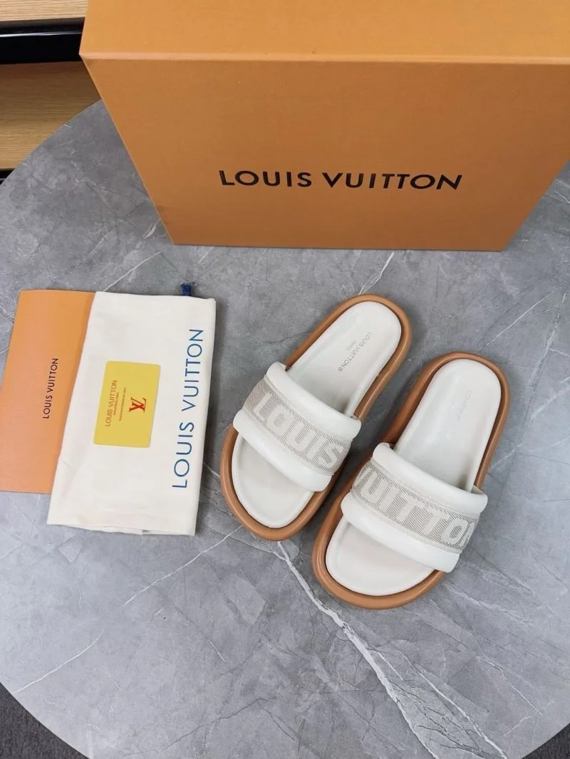 Neat Louis Vuitton Slippers 31148